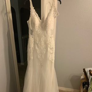 Beautiful ivory wedding dress. Never used.